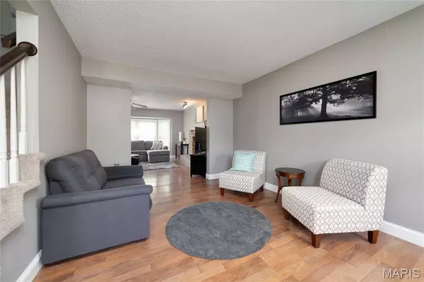 1049 Treeshade DR, St Peters, MO 63376