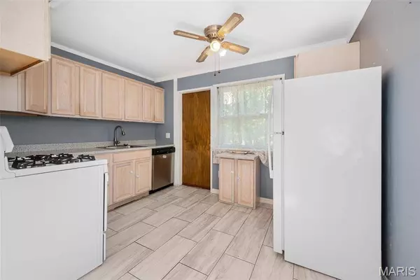 6541 Southwest AVE, St Louis, MO 63139