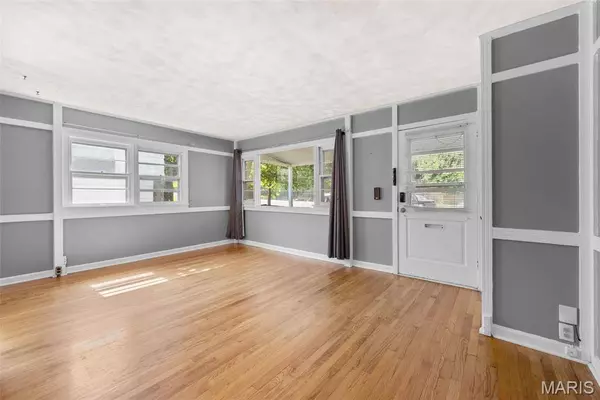 6541 Southwest AVE, St Louis, MO 63139