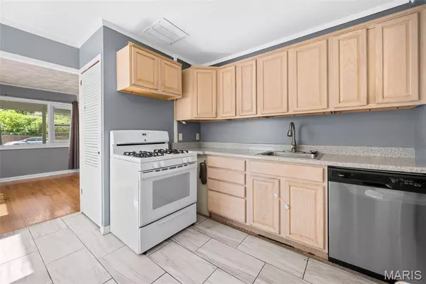 6541 Southwest AVE, St Louis, MO 63139