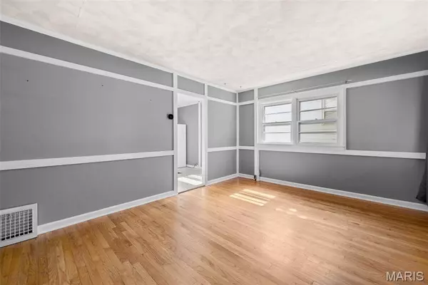 6541 Southwest AVE, St Louis, MO 63139