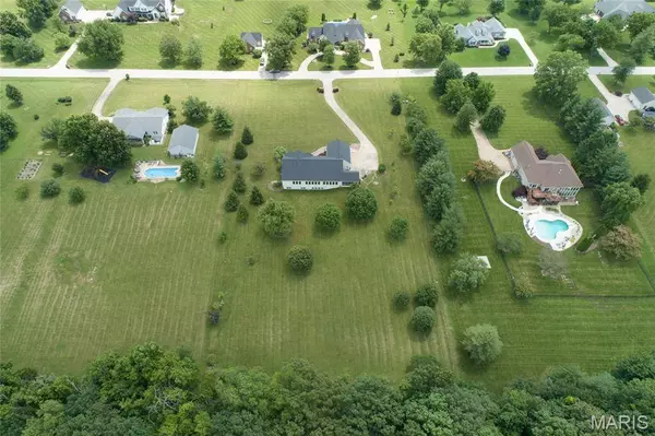 1740 Everest AVE, St Paul, MO 63366