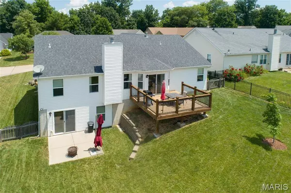 825 Pecan Hill DR, St Charles, MO 63304