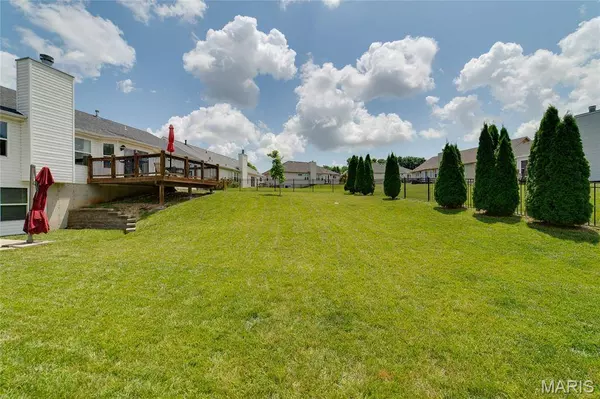 825 Pecan Hill DR, St Charles, MO 63304