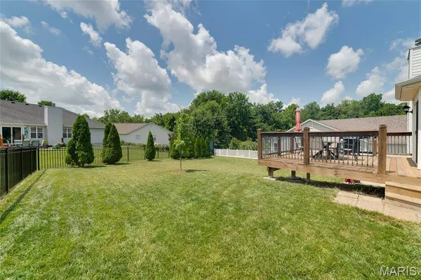 825 Pecan Hill DR, St Charles, MO 63304