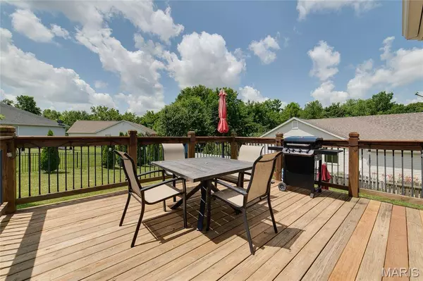 825 Pecan Hill DR, St Charles, MO 63304