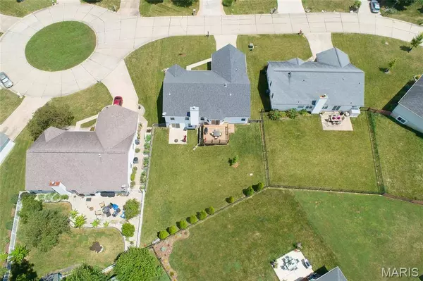 825 Pecan Hill DR, St Charles, MO 63304