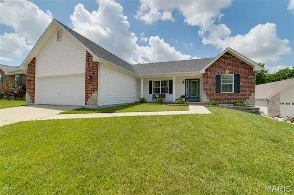 825 Pecan Hill DR, St Charles, MO 63304