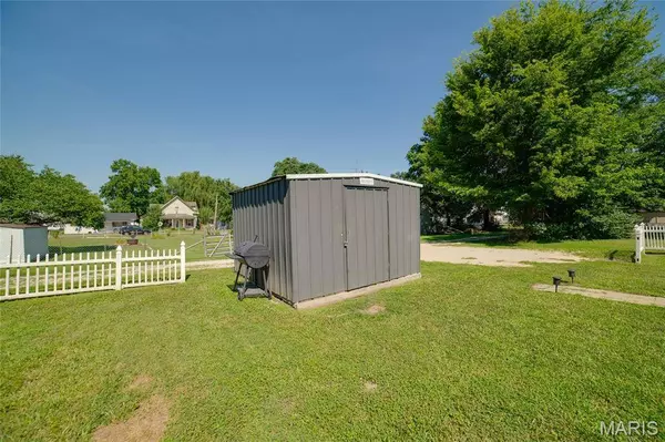 410 N 4th ST, Elsberry, MO 63343