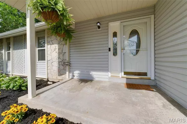 5 Lake Superior DR, St Peters, MO 63376