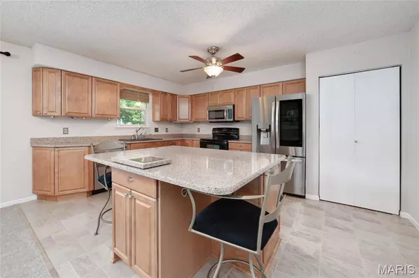 5 Lake Superior DR, St Peters, MO 63376