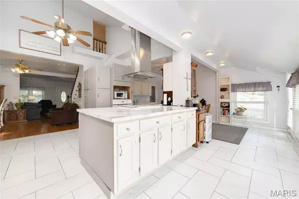 1401 Charlotte DR, St Louis, MO 63135