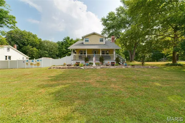 1401 Charlotte DR, St Louis, MO 63135