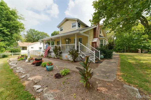 1401 Charlotte DR, St Louis, MO 63135