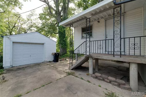232 Cameron RD, St Louis, MO 63137