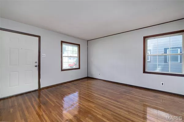 232 Cameron RD, St Louis, MO 63137