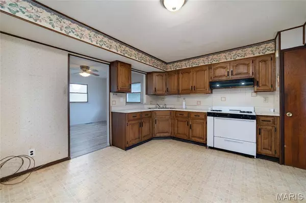 232 Cameron RD, St Louis, MO 63137