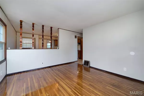 232 Cameron RD, St Louis, MO 63137