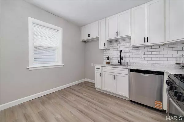 6911 Reder AVE, Northwoods, MO 63121