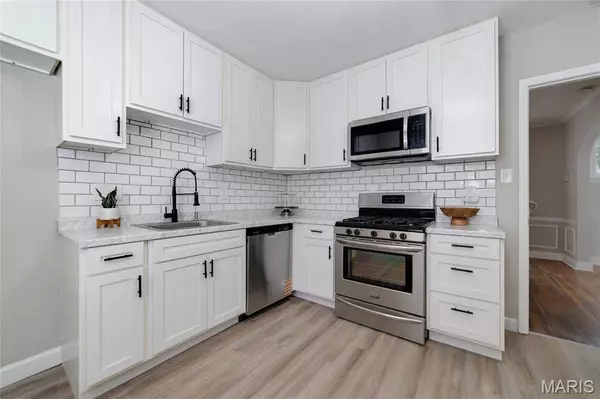 6911 Reder AVE, Northwoods, MO 63121