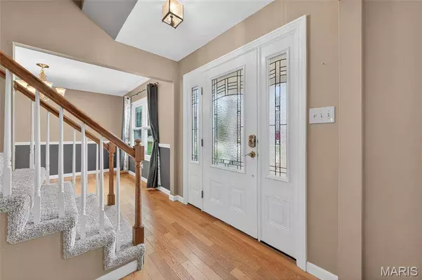 1106 Claycrest DR, St Charles, MO 63304