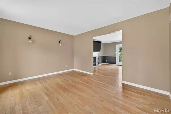 1106 Claycrest DR, St Charles, MO 63304