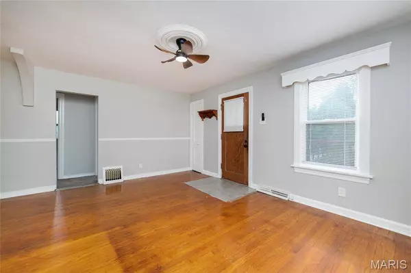 8825 Tyrell DR, Jennings, MO 63136