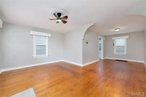 8825 Tyrell DR, Jennings, MO 63136