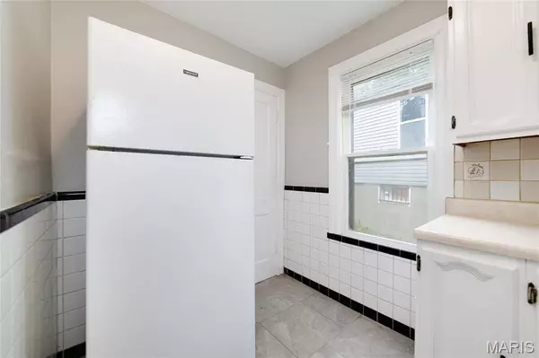 8825 Tyrell DR, Jennings, MO 63136