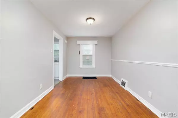 8825 Tyrell DR, Jennings, MO 63136