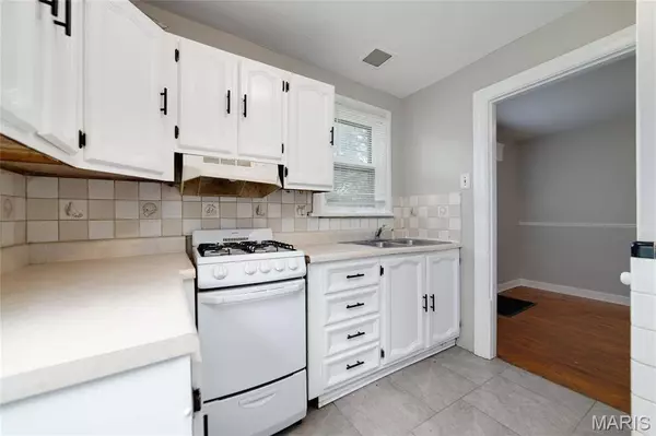 8825 Tyrell DR, Jennings, MO 63136