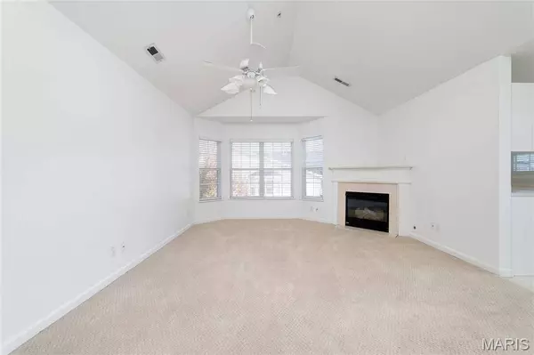 410 Benton DR #L, St Peters, MO 63376