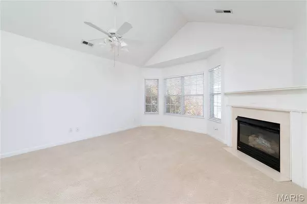 410 Benton DR #L, St Peters, MO 63376