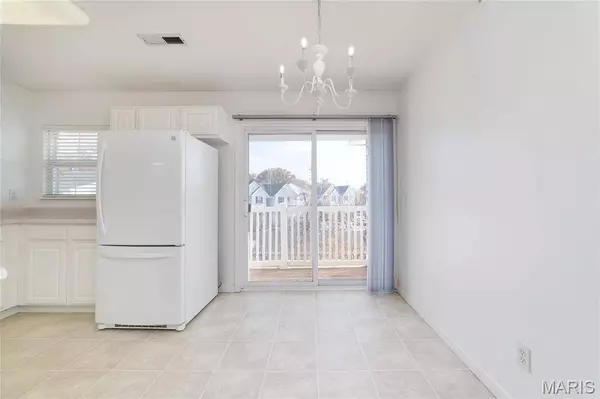 410 Benton DR #L, St Peters, MO 63376