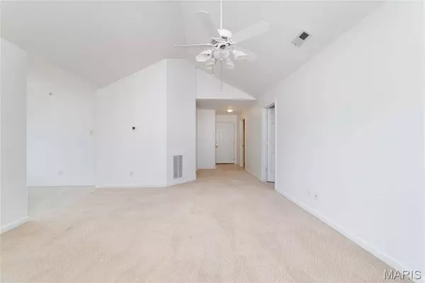 410 Benton DR #L, St Peters, MO 63376