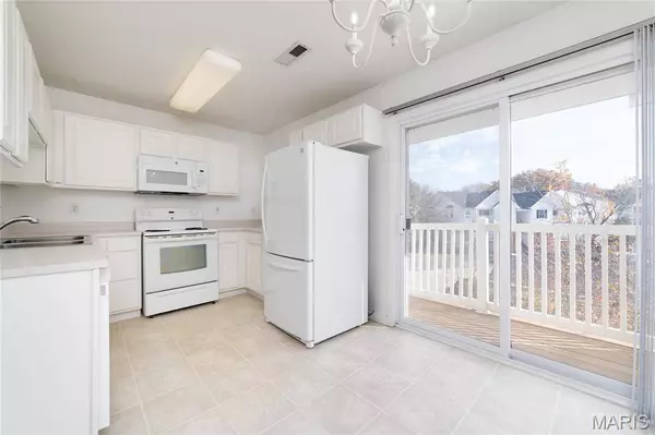 410 Benton DR #L, St Peters, MO 63376