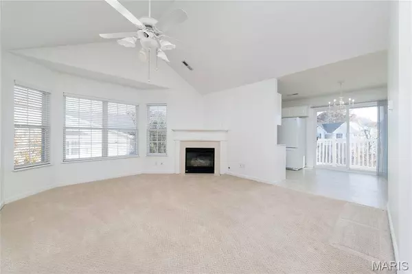 410 Benton DR #L, St Peters, MO 63376