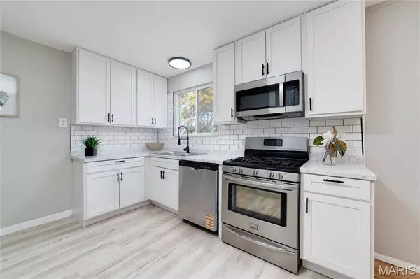 10430 Castle Drive, St Louis, MO 63136