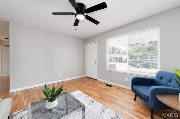 10430 Castle Drive, St Louis, MO 63136