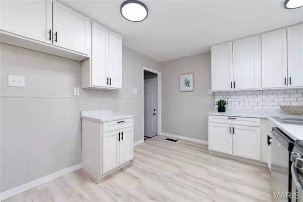 10430 Castle Drive, St Louis, MO 63136