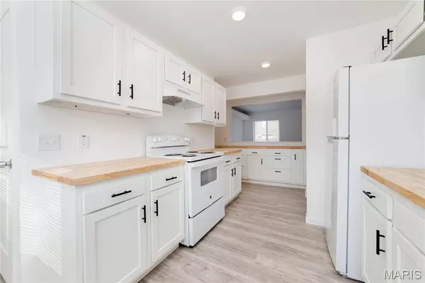 10093 Viscount DR, St Louis, MO 63136