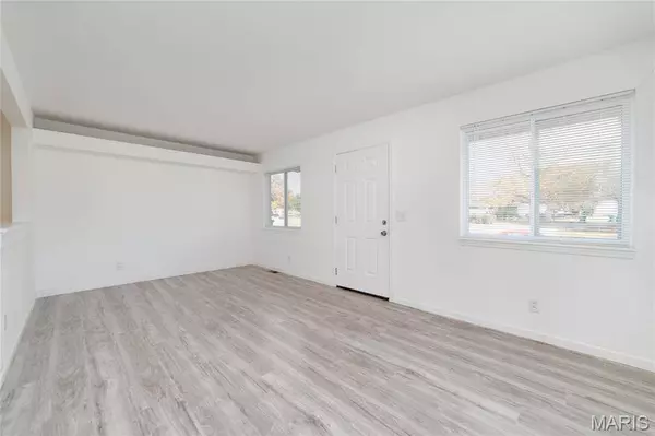 10093 Viscount DR, St Louis, MO 63136