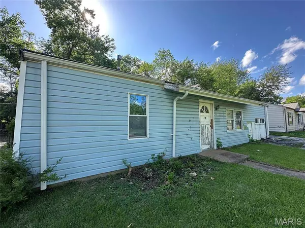 9833 Dennis DR, Riverview, MO 63136