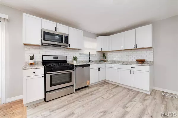 10541 Castle DR, St Louis, MO 63136