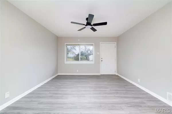 241 Grampian RD, St Louis, MO 63137