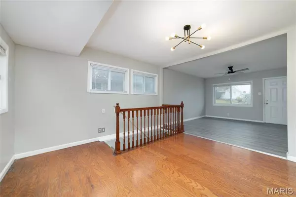 241 Grampian RD, St Louis, MO 63137