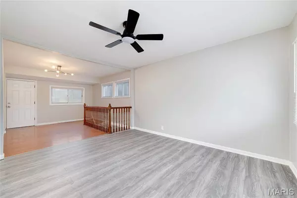 241 Grampian RD, St Louis, MO 63137