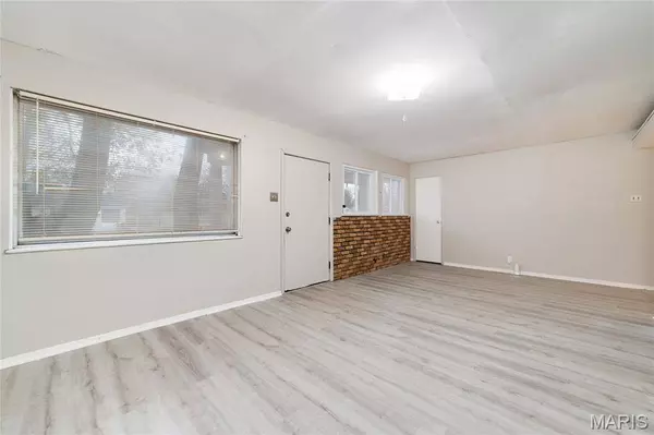 10769 Spring Garden DR, St Louis, MO 63137