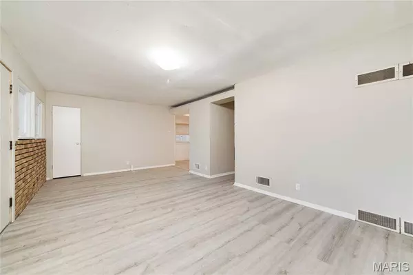 10769 Spring Garden DR, St Louis, MO 63137