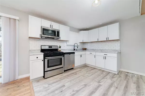 10541 Castle DR, St Louis, MO 63136